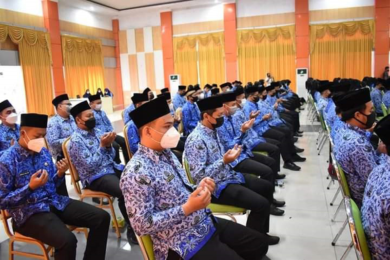 PNS lingkungan Pemkab Inhu dalam suatu acara belum lama ini. PNS di lingkungan Pemkab Inhu bakal terima THR dan gaji ke-13 pada pekan mendatang.